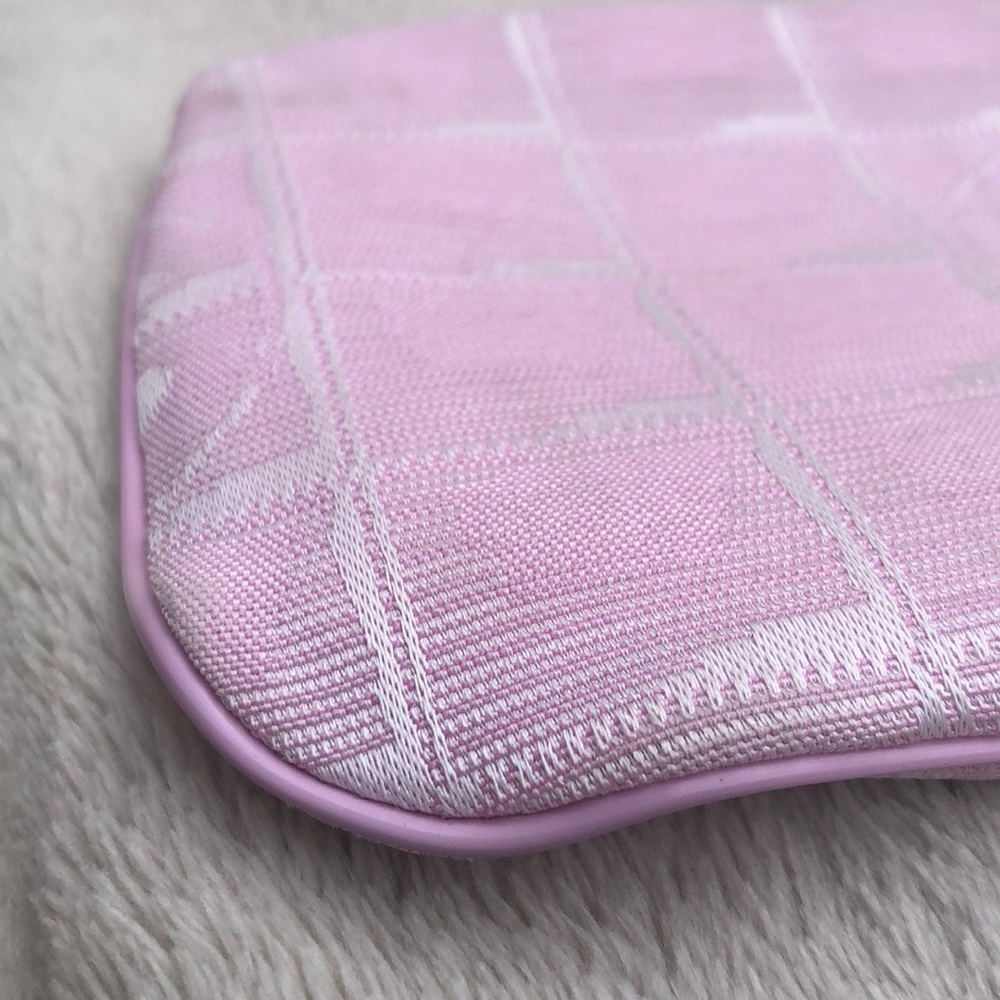 CHANEL New Travel Line Pink Pochette - Picture 7 of 17